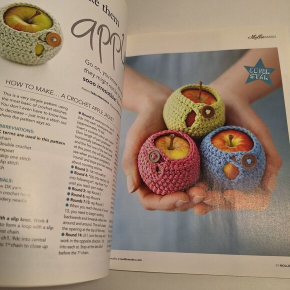 Issue #1 Mollie Makes 2011 UK Magazine Only No Kit Retro Aprons Fabric Eggs - Picture 11 of 11